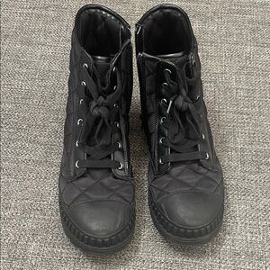 Stylish Black Quilted Zip UP Boots Sz 4 Boys